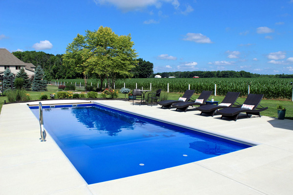 The Freedom with Splash Flat-depth Pool